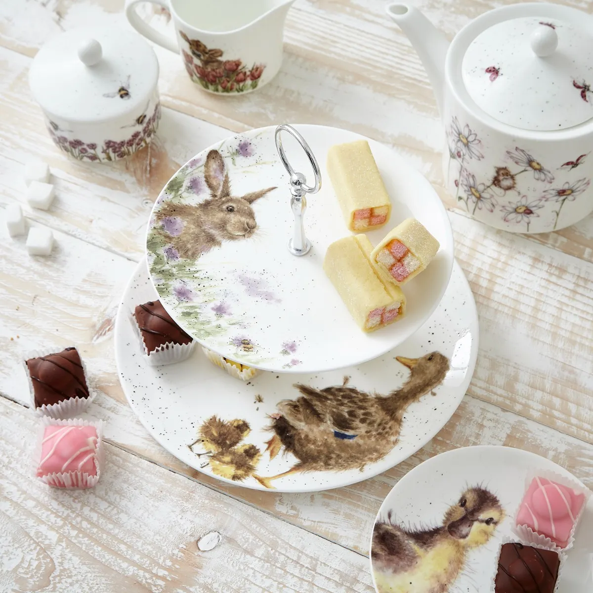 Dviejų aukštų serviravimo lėkštė